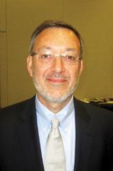 Antimicrobial prophylaxis halves UTI risk in pediatric vesicoureteral reflux