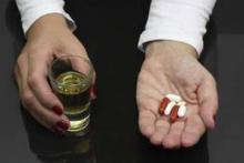 Nearly 25% of deaths attributed to prescription drug overdoses in the U.S. also involve alcohol, says a new F.D.A./C.D.C. study.