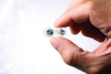 The miniaturized endoscope capsule photographs mucous membranes of the stomach, small intestine and large intestine, and wirelessly transmits image data