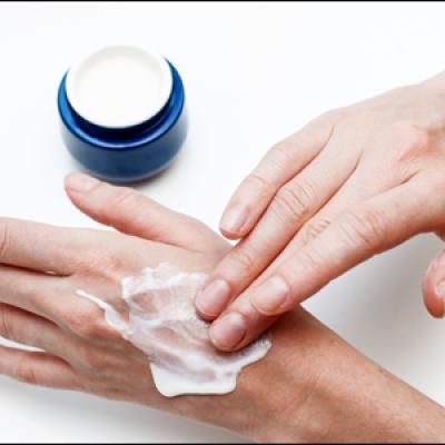 Cosmetic Corner: Dermatologists Weigh in on Hand Creams | MDedge